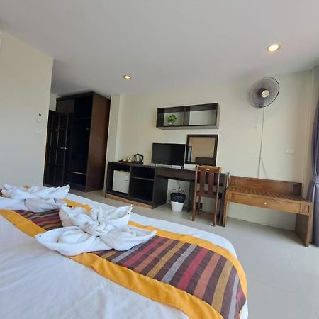 Baan Oui Guest House - Nai Harn Phuket Екстериор снимка