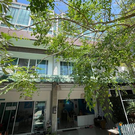 Baan Oui Guest House - Nai Harn Phuket Екстериор снимка