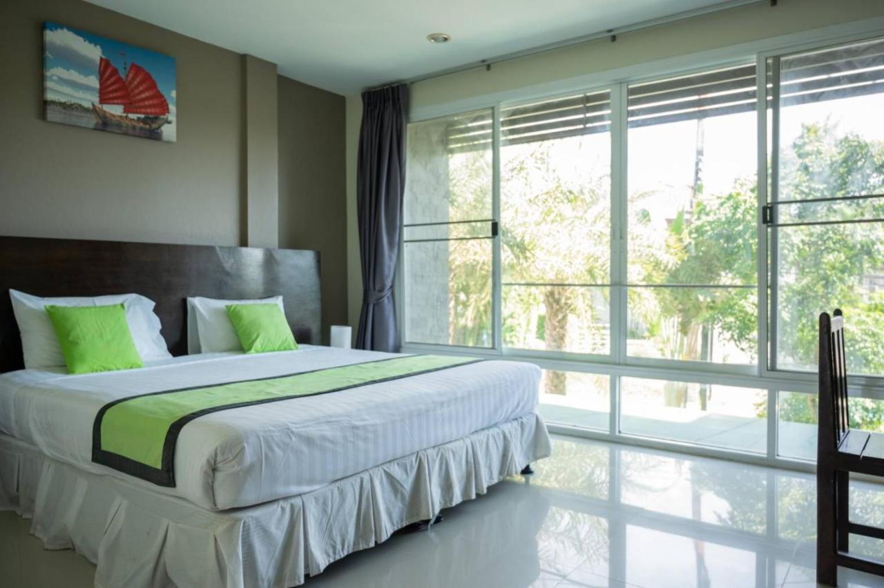 Baan Oui Guest House - Nai Harn Phuket Екстериор снимка