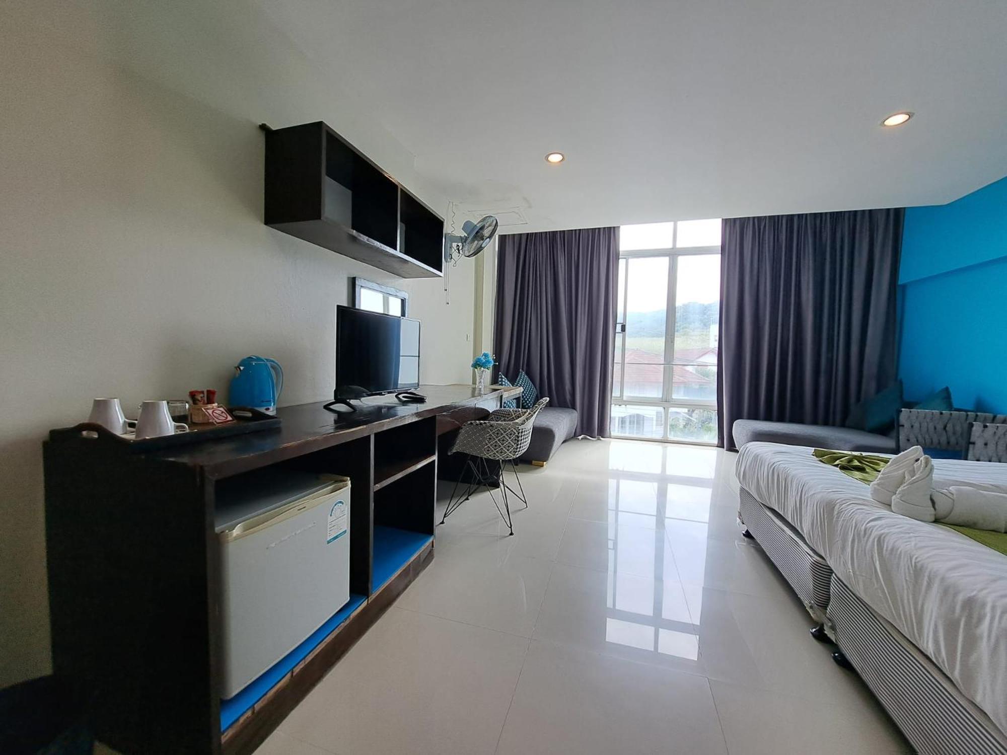 Baan Oui Guest House - Nai Harn Phuket Екстериор снимка