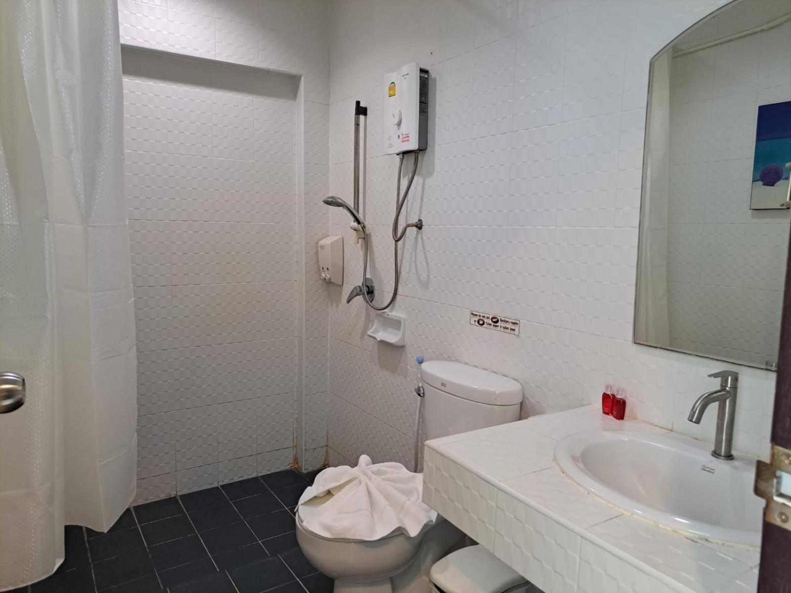 Baan Oui Guest House - Nai Harn Phuket Екстериор снимка