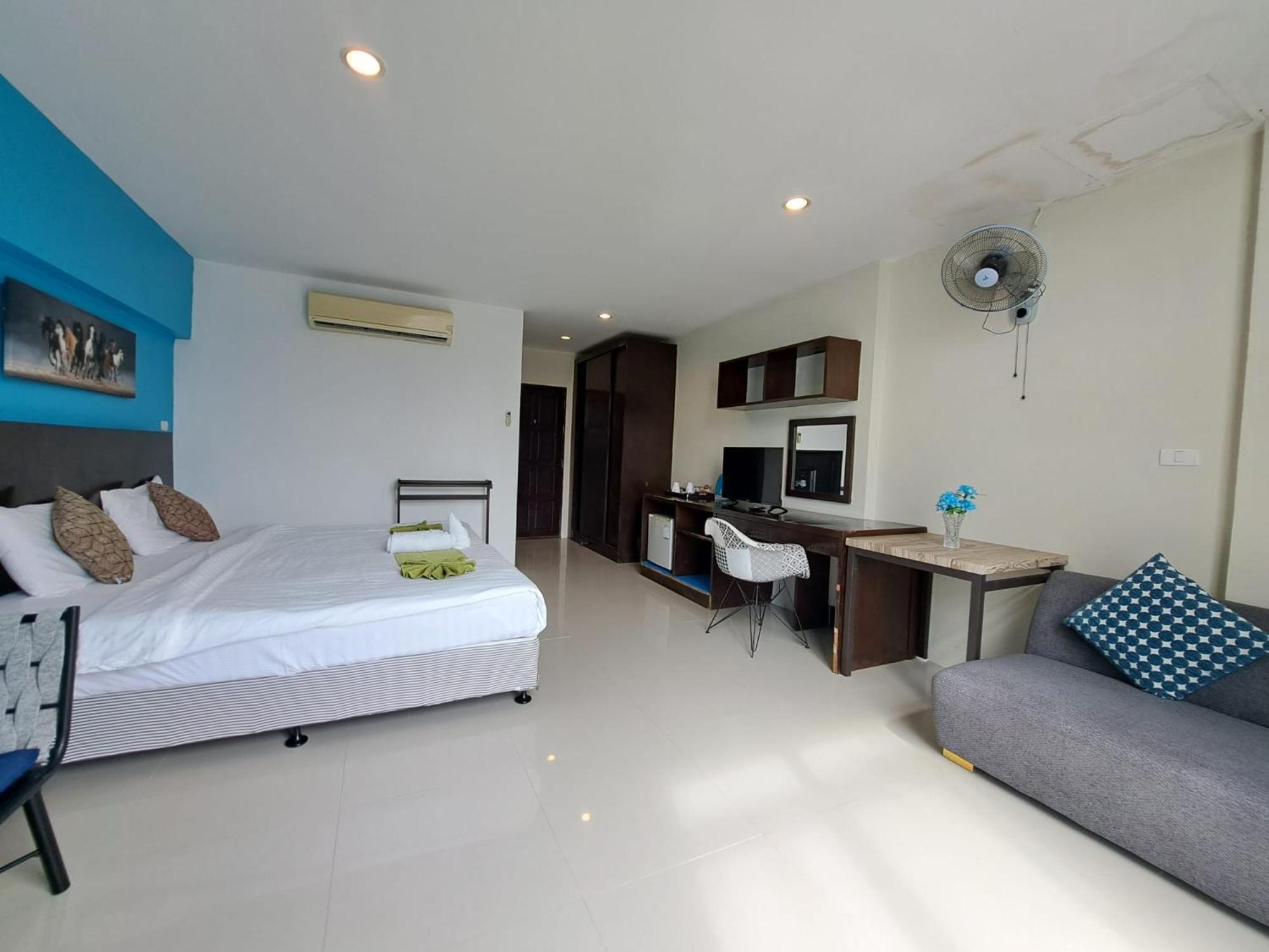 Baan Oui Guest House - Nai Harn Phuket Екстериор снимка