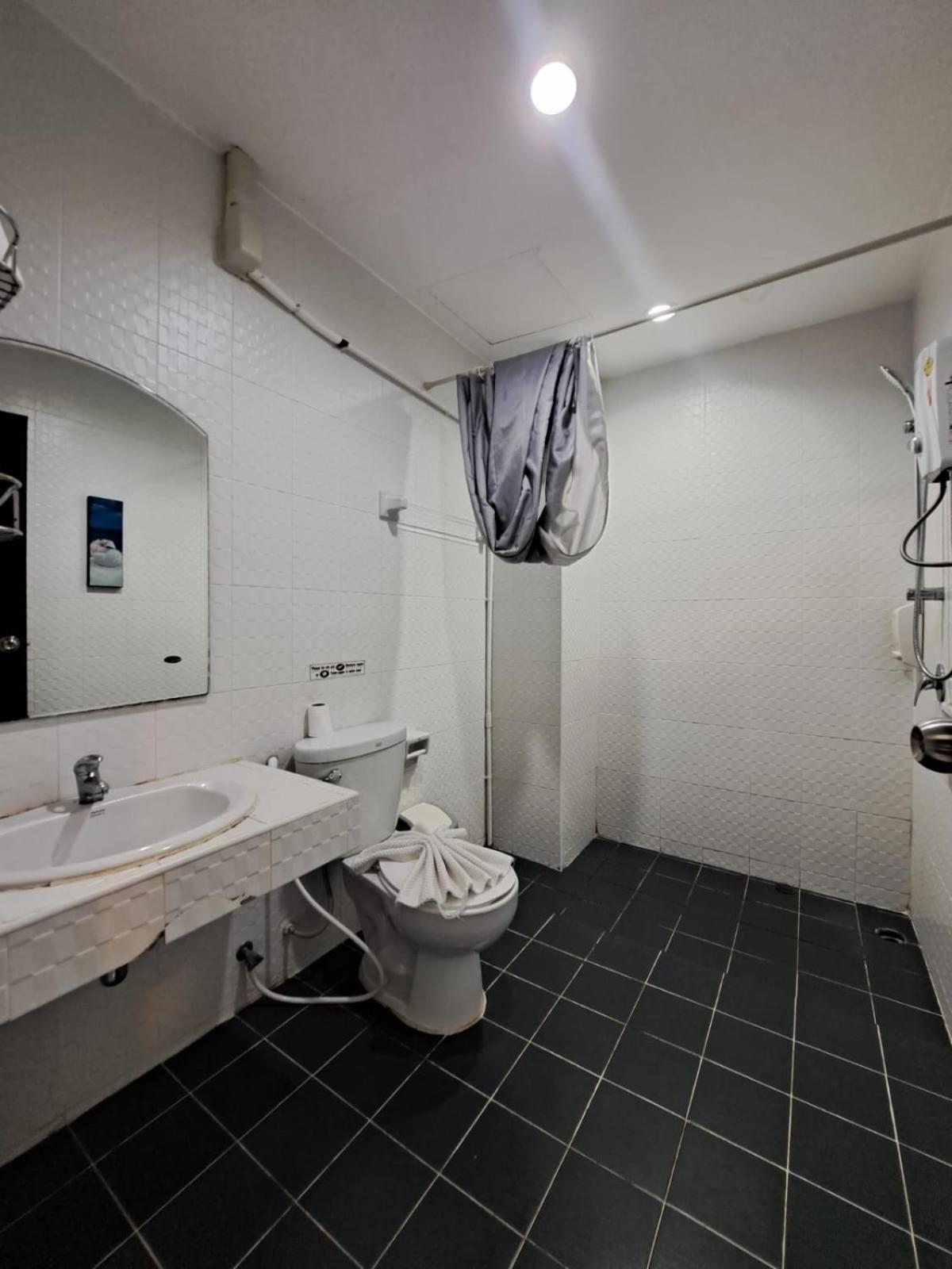 Baan Oui Guest House - Nai Harn Phuket Екстериор снимка